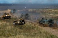 Россияне обстреливают оккупированные села Херсонщины из танков под украинскими флагами