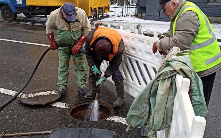 У двох районах Києва через аварію можливе зниження тиску води
