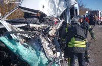 На Донеччині зіткнувся бус з пасажирами та вантажівка, загинув водій маршрутки