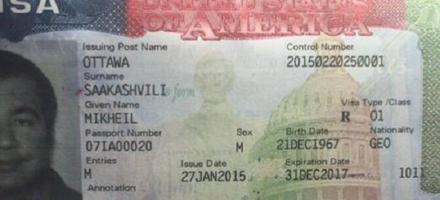 Страница загранпаспорта Саакашвили с визой в США