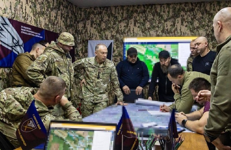 Головком Сирський проводить нараду з військовими