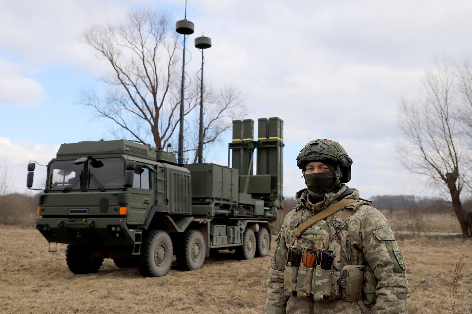 Пускова установка зенітного ракетного комплексу <i>IRIS-T</i>.