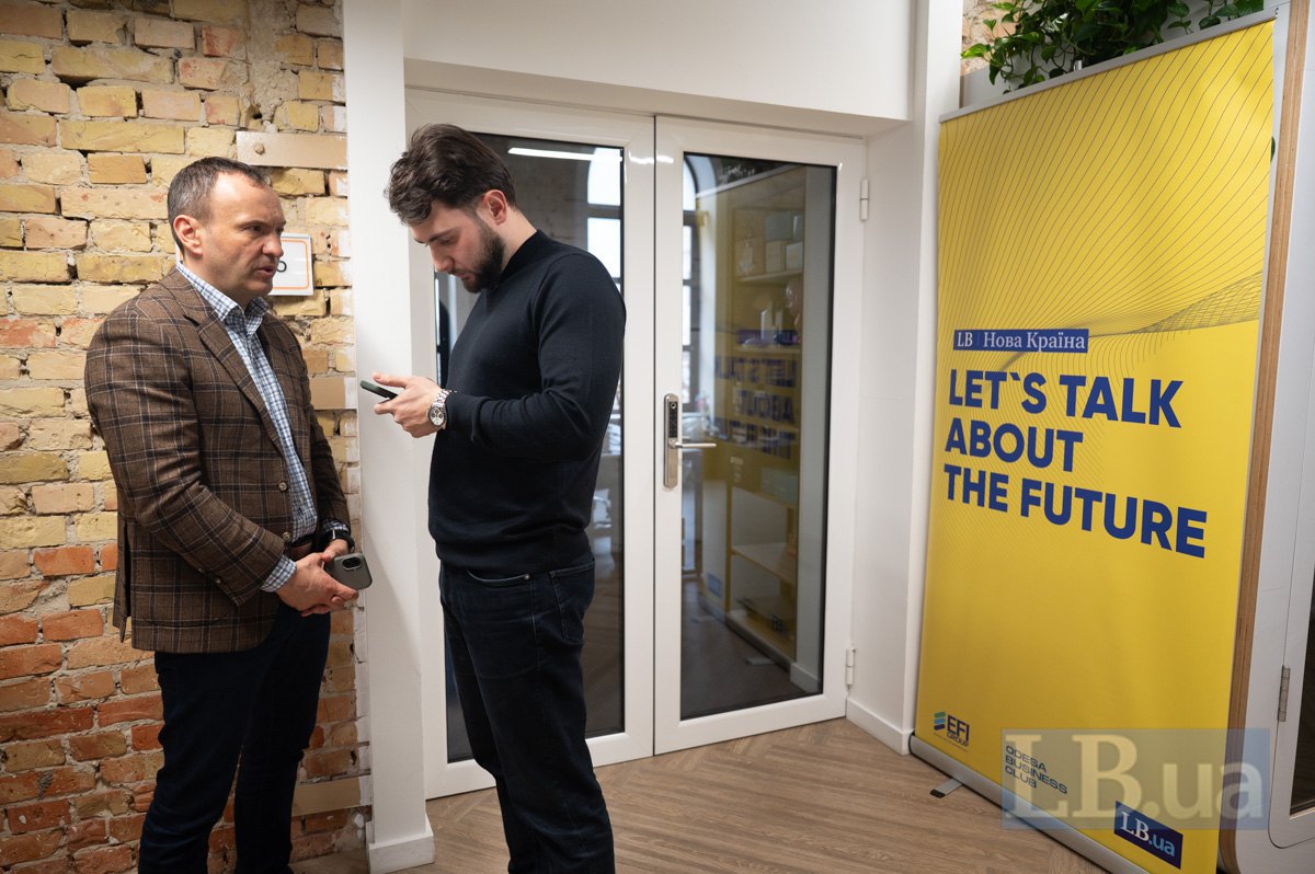 Петро Пантелєєв (ліворуч)