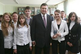 Янукович был отличником в первом классе