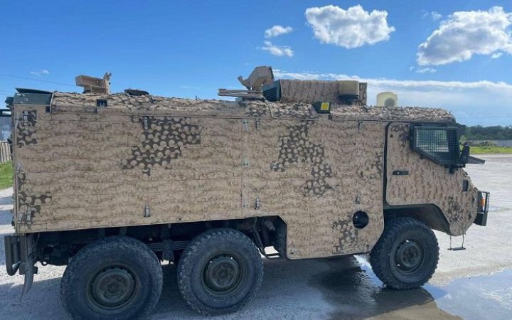 Українські військові отримали броньовані машини Pinzgauer від анонімного благодійника