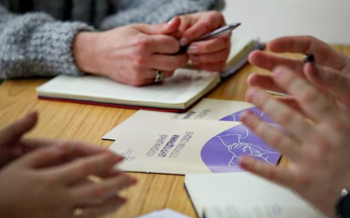 Обірвана підтримка. Як постраждалі від сексуального насильства росіян залишилися без допомоги 