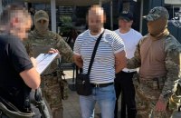 На Львівщині затримали митника, який вимагав хабар за безперешкодне розмитнення авто