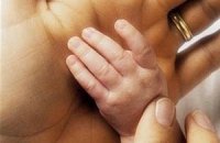 Рада упростила получение матпомощи при рождении ребенка