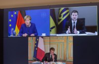 Зеленский обсудил с Меркель и Макроном подготовку нормандского саммита 