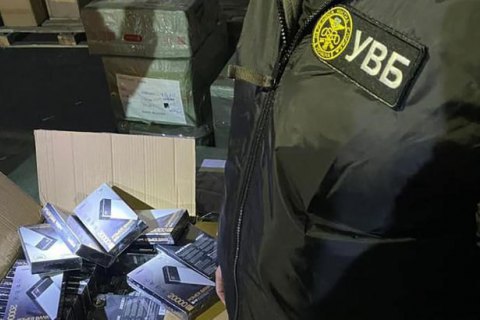Таможенники в Одессе обнаружили незадекларированные мобильные аксессуары на сумму более 10 млн грн