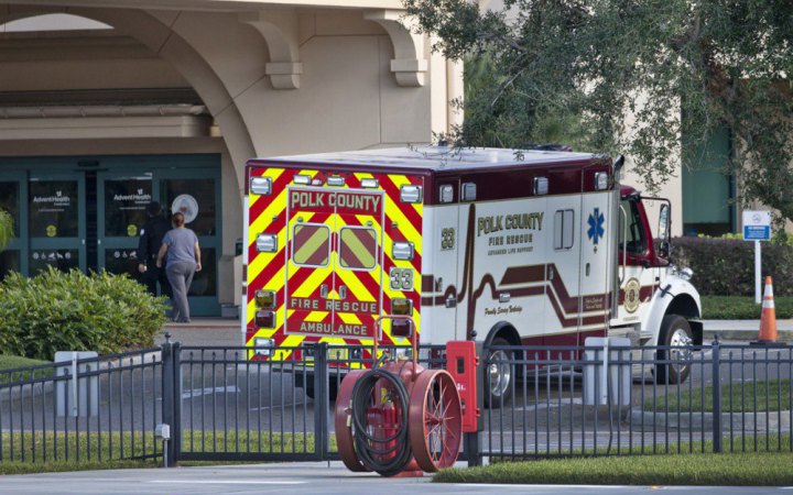 У Лос-Анджелесі авто в'їхало у натовп біля нічного клубу. Десятки людей поранені