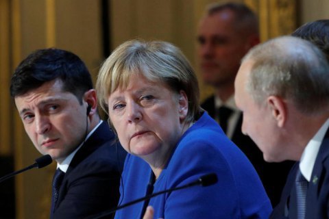 Меркель в разговоре с Путиным требовала остановить наращивание военной мощи на границах Украины (обновлено)