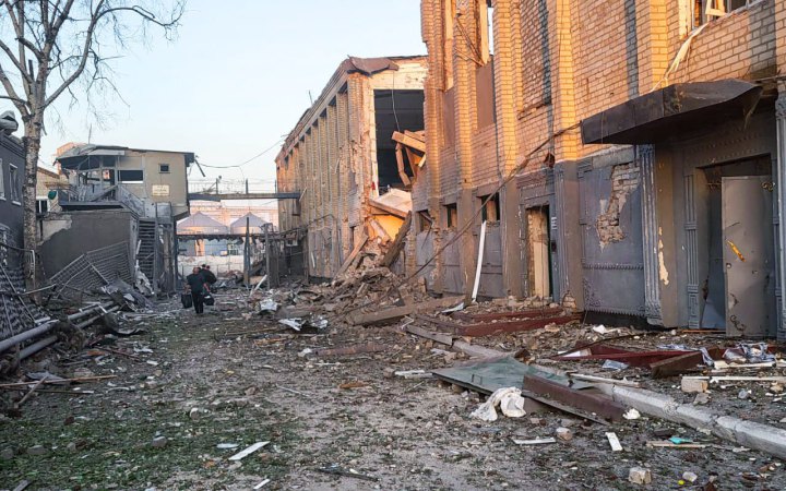 Головне за ніч та ранок вівторка, 29 липня: удар по колонії в Запоріжжі, атака на Дніпропетровщину, понад 170 боєзіткнень