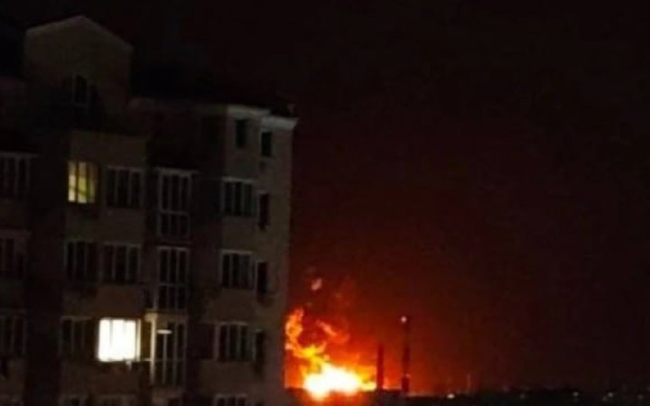 Севастополь зазнав масованої атаки, горить нафтобаза