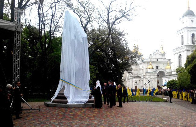 Порошенко открыл памятник Мазепе в Полтаве