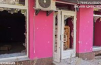 Зранку окупанти обстріляли Херсон: пошкоджені будинки, автомобілі та магазини