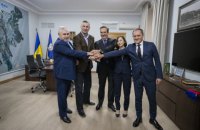 Кличко подписал соглашение с ЕИБ об обновлении парка метро и троллейбусов