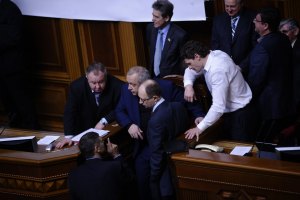 Регіонали заблокували президію Ради