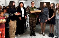 Школярка з Тернополя купила Starlink для своєї вчительки, яка воює в ЗСУ