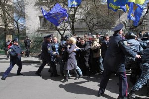 "Свободовцы" все же подрались с милицией в Тернополе