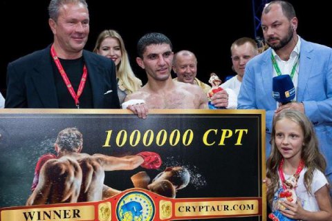 Украинец Далакян заработает за чемпионский бой гонорар с шестью нулями в криптовалюте