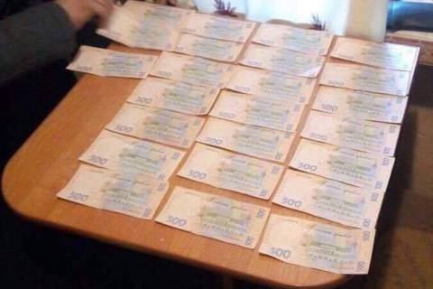 В Киеве поймали на взятке судебных почерковедов