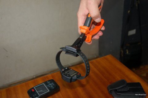 В Киеве силовики обыскивают кабинет поставщика электронных браслетов