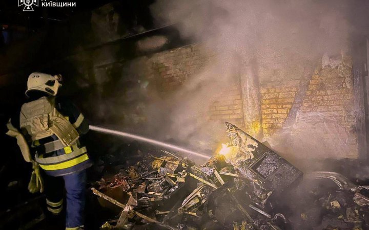 Унаслідок ворожої атаки БпЛА на Київщині виникла пожежа