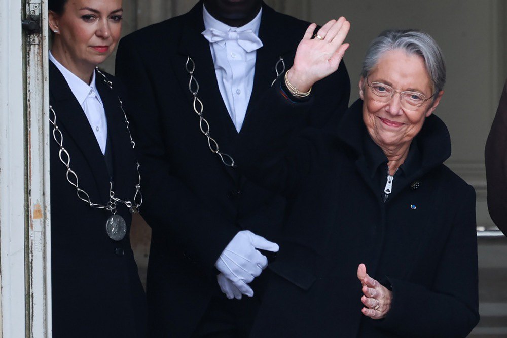 Елізабет Борн перед церемонією передачі повноважень новому прем’єру, Париж, 9 січня 2024 р.
