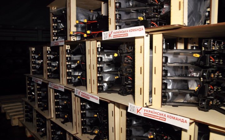 Бійці спецпідрозділу ГУР «Артан» отримали від волонтерів «Української команди» чергову партію FPV-дронів