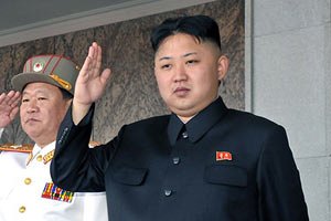 Лидер КНДР инспектирует войска перед маневрами США и Южной Кореи