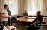 Екскерівник колонії на Дніпропетровщині обіцяв в’язню дострокове звільнення за 100 тисяч гривень