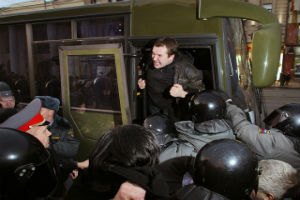 Задержанных на митинге в Петербурге отправят в армию
