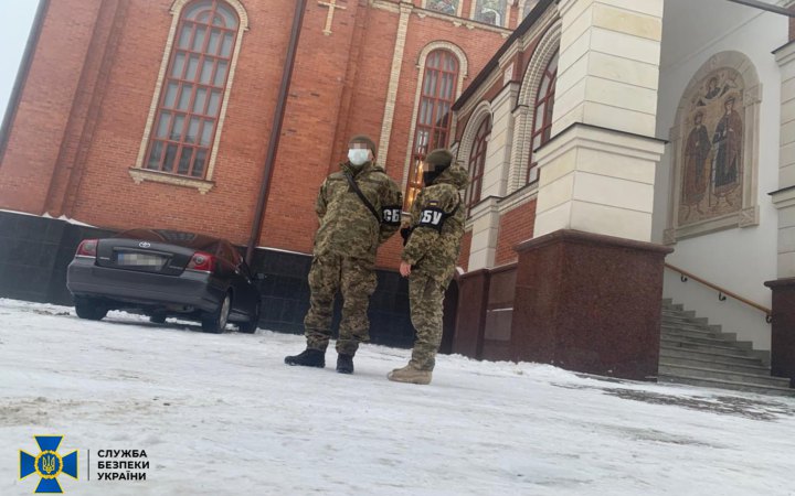 СБУ, добровольці та поліція прийшли з перевіркою до собору УПЦ (МП) в Борисполі