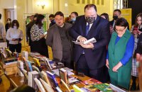 Олів’є, крабові палички і книги: депутати розповіли про свої плани на новорічні канікули