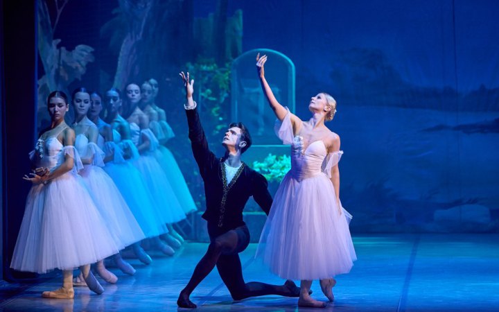 Чапек в Оперетті, Брехт на Лівому березі, Ремарк на Печерську: зимові прем’єри у київських театрах 