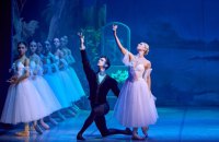 Чапек в Оперетті, Брехт на Лівому березі, Ремарк на Печерську: зимові прем’єри у київських театрах