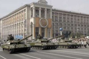 Украинцам не хватает военных парадов, - опрос