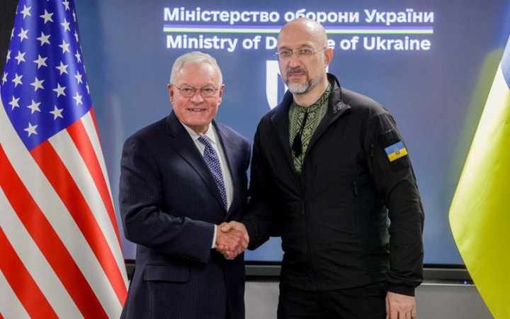 ​Шмигаль передав Келлогу документи до підписання угоди з виробництва безпілотників