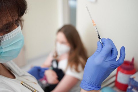 В Украине за сутки почти 22,6 тыс. случаев ковида и новый рекорд прививок