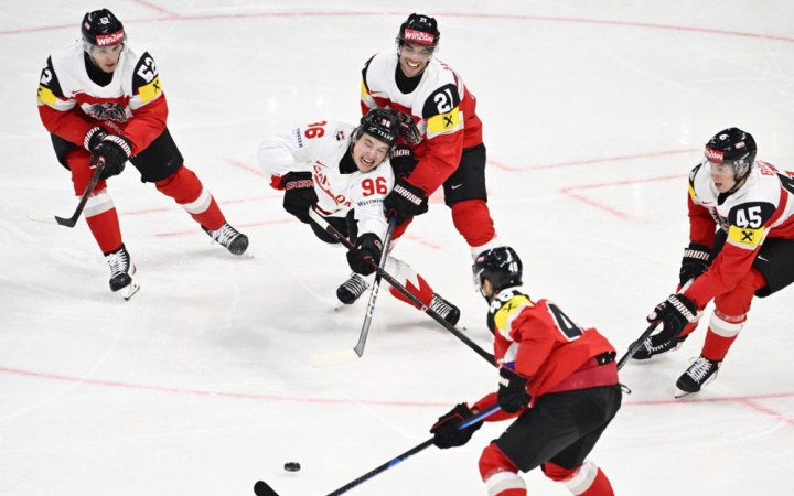 На Чемпіонаті світу з хокею збірна Канади виборола четверту поспіль перемогу