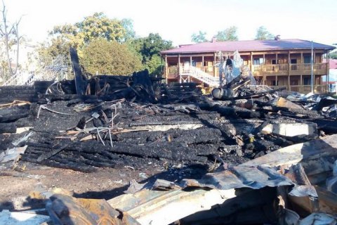 На месте пожара в детском лагере "Виктория" нашли обгоревшие останки девочек