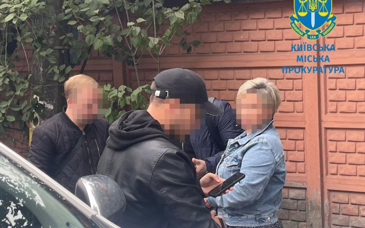 У Києві викрили 3-х адмінів сервісного центру МВС, які незаконно знімали “резерв” з талонів для пільговиків