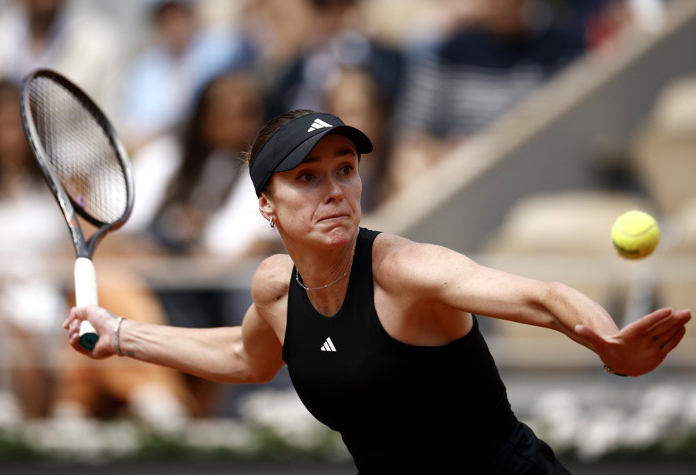 Cвітоліна атакує в матчі проти Паоліні