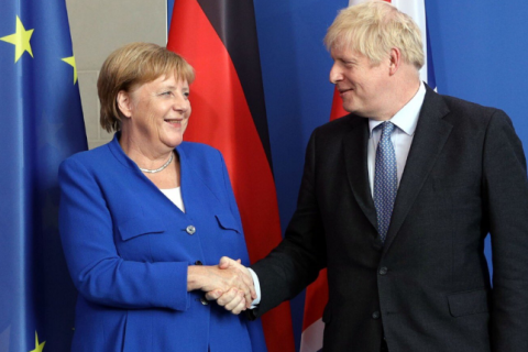 Меркель і Джонсон погодилися, що про повернення Росії в G7 говорити рано
