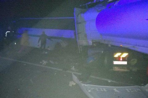 У Житомирській області через зіткнення вантажівки та автобуса загинуло дев'ятеро осіб
