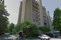 В Івано-Франківську 9-річна дитина вистрибнула з 4 поверху, рятуючись від підлітка з ножем