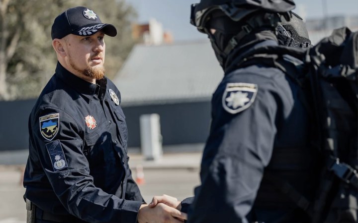 Служити і захищати. Випробування масовим вбивством