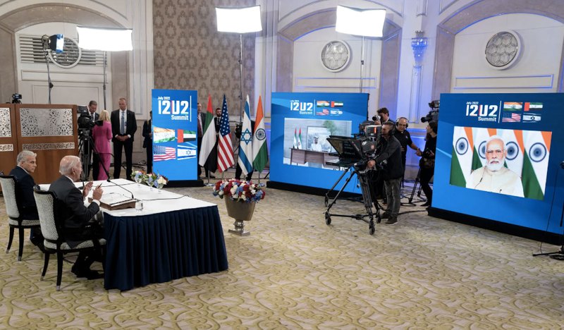 В рамках зустрічі I2U2 президент США Байден і прем’єр-міністр Ізраїлю Яїр Лапід спілкувалися через відеозв’язок з прем’єр-міністром Індії Нарендрою Моді та шейхом ОАЕ Мухаммедом бін Заїдом.