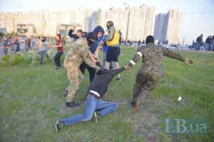 Во время драки возле метро "Осокорки" пострадали 15 милиционеров